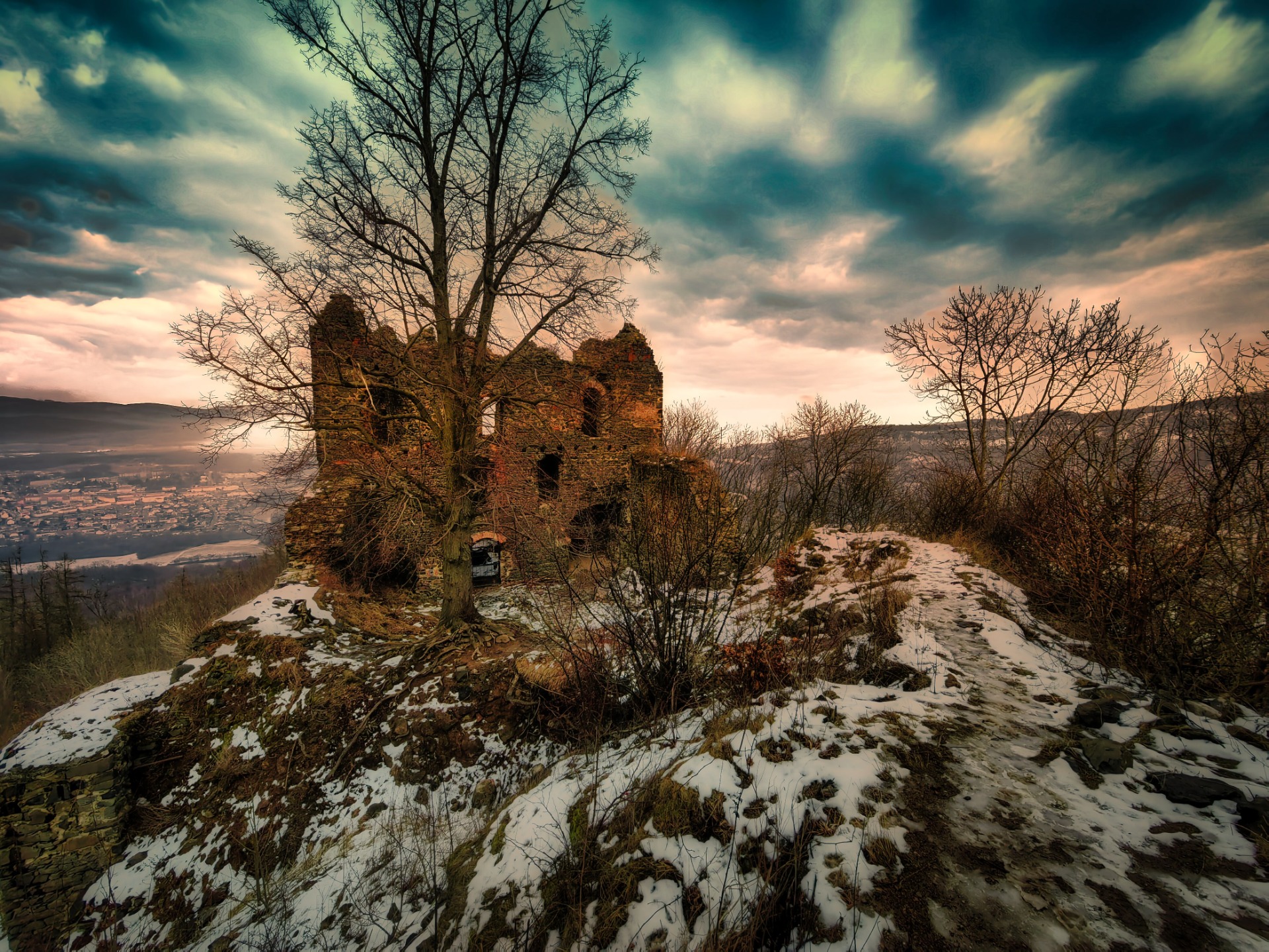Zřícenina hradu Egerberk -  fotoavideoakimtv